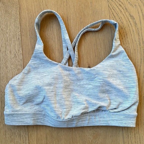 Lululemon sports bra - size M or 6 - Picture 2 of 2